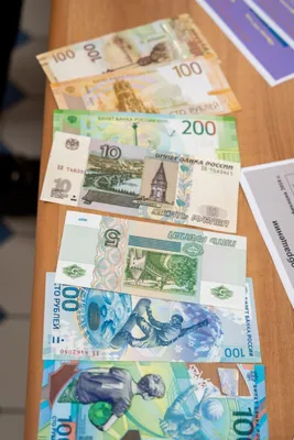 Саратовцам показали новые банкноты по 5, 10 и 100 рублей