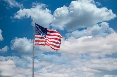 Бесплатные стоковые фото на тему 4 июля, администрация, американский флаг, американский  флаг обои, американский флаг фон, ветер, ветреный, висячий, волнистый,  голубое небо, гордость, демократия, день ветеранов, день памяти, звездное  знамя, нация ...
