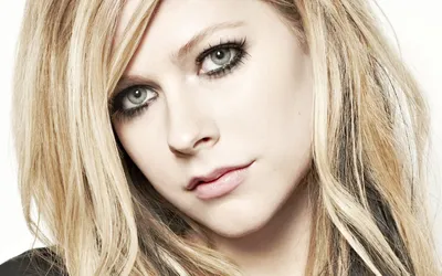Avril Lavigne Wants Kristen Stewart To Play Her | Hypebae
