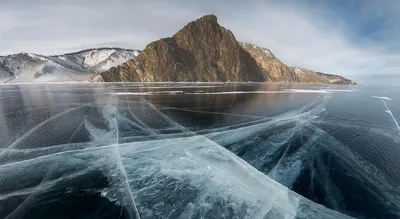 Лед тронулся: на поверхности Байкала образовалась многокилометровая трещина  :: Новости :: ТВ Центр