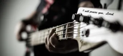 Купить Бас-гитара ROCKDALE Stars PB Bass White по цене 13 500 ₽ на  официальном сайте представителя Rockdale в Москве и России