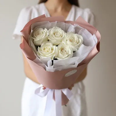 Белые розы в корзине - 101 шт за 17 790 руб. | Бесплатная доставка цветов  по Москве