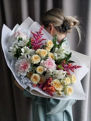 Заказать букет с розами, илексом и маттиолой №304 с доставкой по Москве