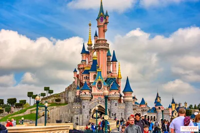 What to Know If You're Planning a Trip to Disneyland, California | Condé  Nast Traveler