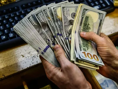 Доллар и евро сравнялись впервые за 20 лет. Как это понимать 12.07.2022 |  Банки.ру