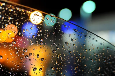 Обои макро, дождь, стекло, осень, капли, лист, окно на рабочий стол