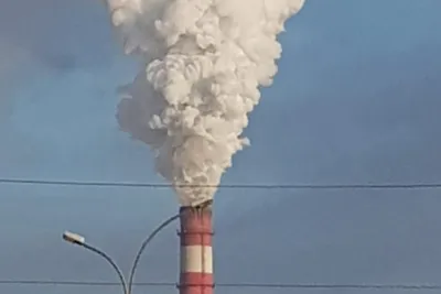 дым трубы фабрики стоковое изображение. изображение насчитывающей дым -  16594441