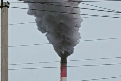 В Чертаново заметили самый суровый барбикор — в виде розового дыма из трубы  завода - Москвич Mag