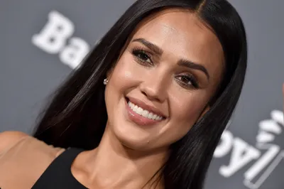 Jessica Alba Talks Better Sleep, Getting Out of a Funk, and Postpartum Hair  Loss