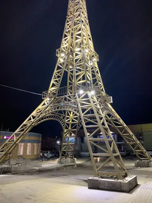 Обои на рабочий стол Эйфелева башня / Eiffel Tower на фоне ночного неба  Парижа, Франция / Paris, France, обои для рабочего стола, скачать обои, обои  бесплатно