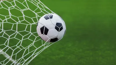 Футбольное поле, футбольный мяч по …» — создано в Шедевруме