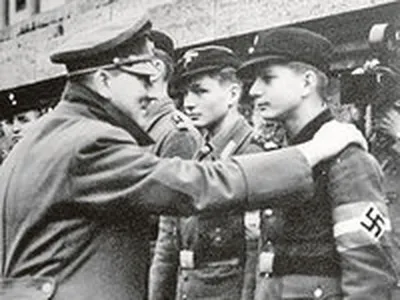 Идеи на тему «Адольф Гитлер» (13) | гитлер, военное искусство, солдаты