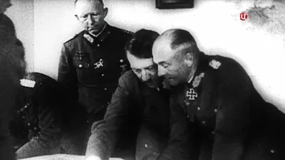 Файл:Гитлер и собрание НСДАП в Мюнхене.jpg — Википедия