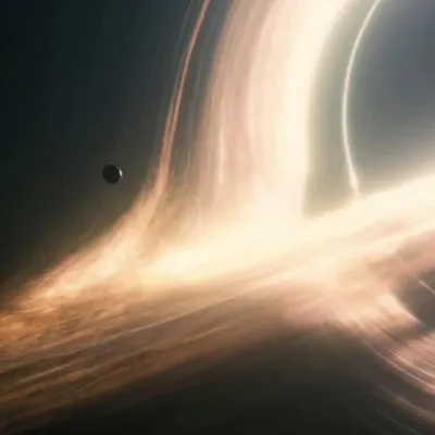 Почему первое изображение черной дыры не похоже на то, что было в \" Интерстеллар\" - Shazoo