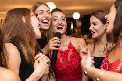 Караоке в Сочи в ресторане CENADOR — пойте бесплатно и в свое удовольствие!
