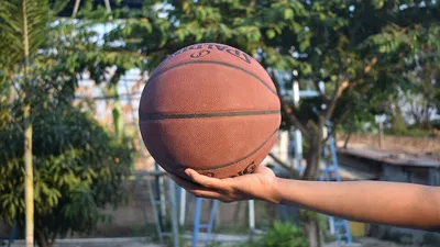 Как выбрать баскетбольный мяч? - сервис спортивного поиска GoSport