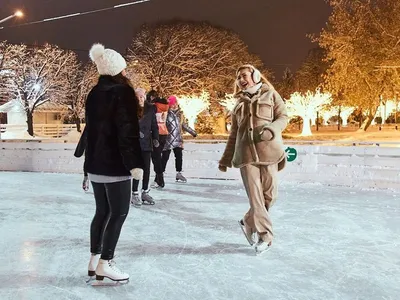 Самые красивые и уютные катки Москвы, где покататься на коньках в  новогодние праздники - Чемпионат