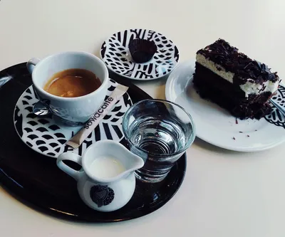 Пирожное кофе стоковое фото. изображение насчитывающей торт - 35494176
