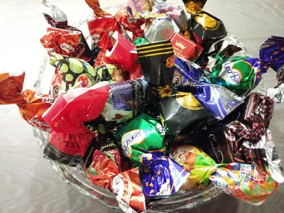 Набор шоколадных конфет «Ассорти» с бесплатной доставкой на дом из  «ВкусВилл» | Москва и вся Россия