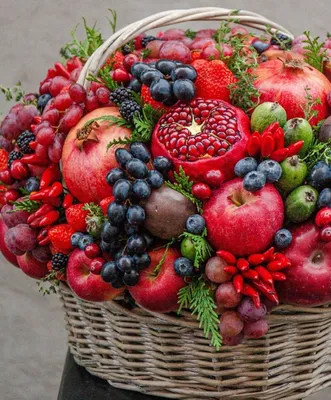 Корзина с экзотическими фруктами «Sunrise» купить в Москве с доставкой на  дом или офис