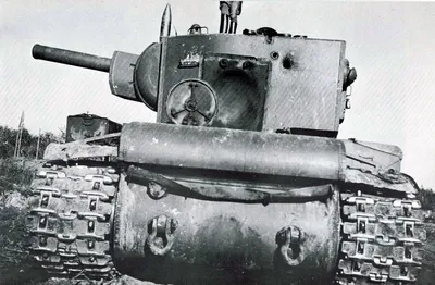 Советский танк КВ-2 после попадания немецких снарядов. Уникальные  фотографии | ProTанки | Дзен