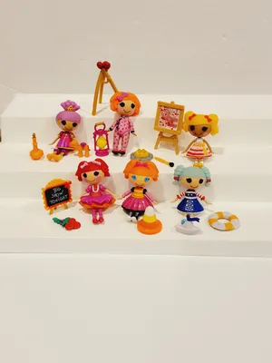 Just got the new Mini Lalaloopsy Sweets fair!! I am so happy that Lalaloopsy  rebooted the minis series (even if there are only a few dolls to collect) I  really hope the