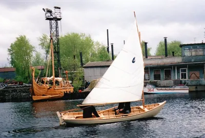 Купить легкую деревянную лодку с парусом Фофан