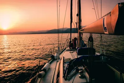 Бесплатное изображение: Парусная лодка, водный транспорт, парусный спорт,  Голубое небо, яхта, парус, вода, море, корабль