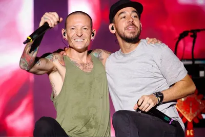 Майк Шинода высказался о возможности концертов Linkin Park с голограммой  Честера Беннингтона — Радио ULTRA