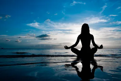 3d иллюстрация медитации. счастливая спокойная женщина медитирует. медитация  йоги расслабляет здоровый образ жизни. Иллюстрация вектора - иллюстрации  насчитывающей лотос, свобода: 252763101