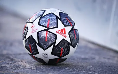 УЕФА показал мяч финала Лиги чемпионов с надписью «Мир» на русском языке ::  Футбол :: РБК Спорт