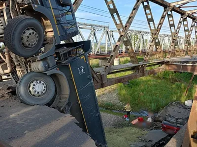 Начался ремонт железнодорожной части Крымского моста - YouTube