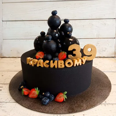 Торт для мужчины с покрытием велюр черного цвета и шоколадными шарами