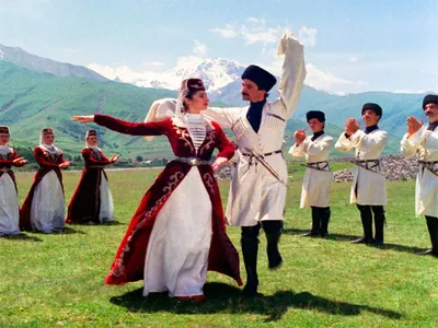 Русский народный танец стоковое фото. изображение насчитывающей танцулька -  31472360