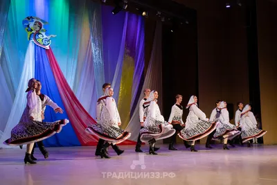 Театр Танца Наталии Булах - Украинский народный танец и его история  Украинский народный танец и его историяНа протяжении всей истории  украинского народа развивался и обогащался новыми оттенками и настроениями  и украинский народный