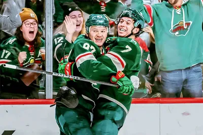 Четверо россиян забили за одну команду в отдельном матче впервые в истории  НХЛ - Российская газета