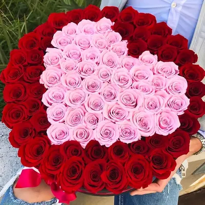 Огромный букет красных кустовых роз, артикул F1147139 - 31379 рублей,  доставка по городу. Flawery - доставка цветов в