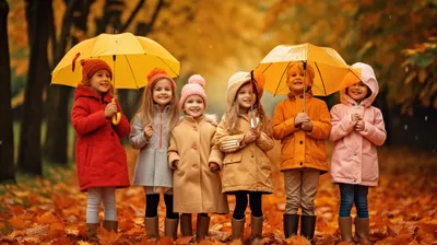 осенние дети, прелестные дети, играющие с падающими листьями в осеннем  парке. Стоковое Фото - изображение насчитывающей детство, портрет: 279810346