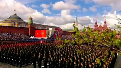В параде на Красной площади участвовали 8 тыс. военнослужащих и проехало  125 единиц техники - Москвич Mag
