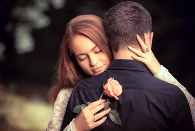парень и девушка обнимаются на белом фоне Stock Photo | Adobe Stock