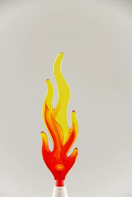 Цветное пламя свечи из гранулированного воска