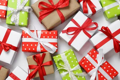 Самые оригинальные подарки на день рождения: как вручить и удивить | Малия  Войтова | Дзен