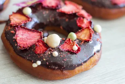 Пончики с глазурью Dunkin Donuts без дрожжей - пошаговый рецепт с фото на  Готовим дома