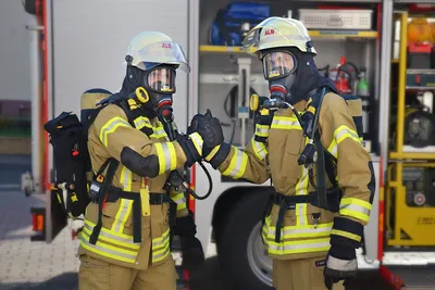 Английские пожарные фотографии тела погибших в автокатастрофах женщин,  чтобы потом обсуждать их в мессенджере WhatsApp