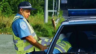 Сотрудники полиции, значок и веселые Стоковое Изображение - изображение  насчитывающей взволнованность, профессия: 206028417