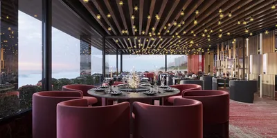 Дизайн интерьера ресторана в атриуме отеля Marina Bay Sands, Сингапур -  ReeHouse