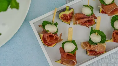 Канапе с прошутто, грушей и сыром с плесенью, пошаговый рецепт с  фотографиями – Итальянская кухня: Закуски. «Еда»