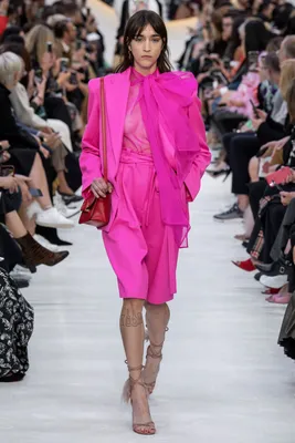 Розовый модный