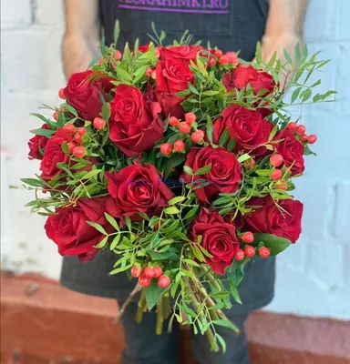 Купить букет розовых роз «Обнимаю тебя» с доставкой в Белово - «Цветочный  рай»