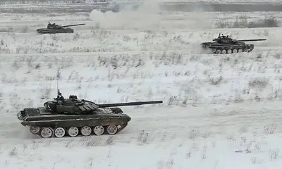 LEGO поздравила россиян с 23 февраля картинкой с китайскими танками — Meduza